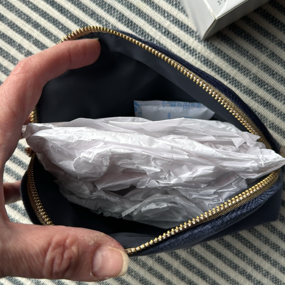 New DIOR Pouch - Picture 5 of 6